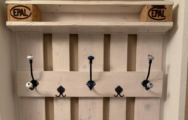 Garderobe aus Europalette ganz leicht selbst bauen