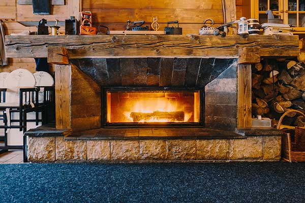 Kaminofen reinigen: Ofen richtig auf den Winter vorbereiten