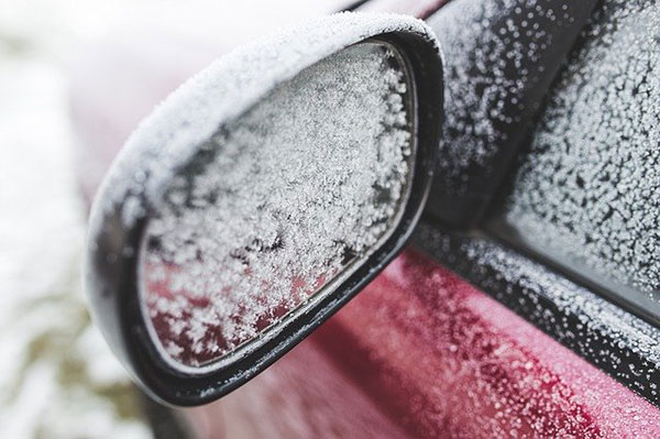 Vereiste Scheiben: Ein Hausmittel bewirkt wahre Wunder - AUTO BILD