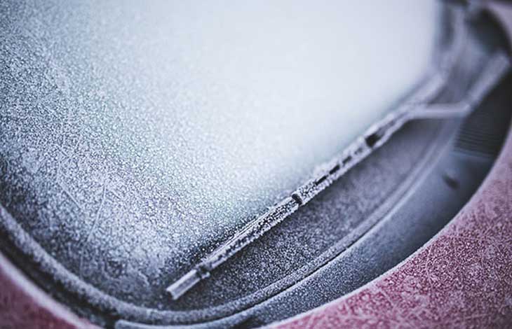 Enteiserspray bei zugefrorenen Autoscheiben selber machen