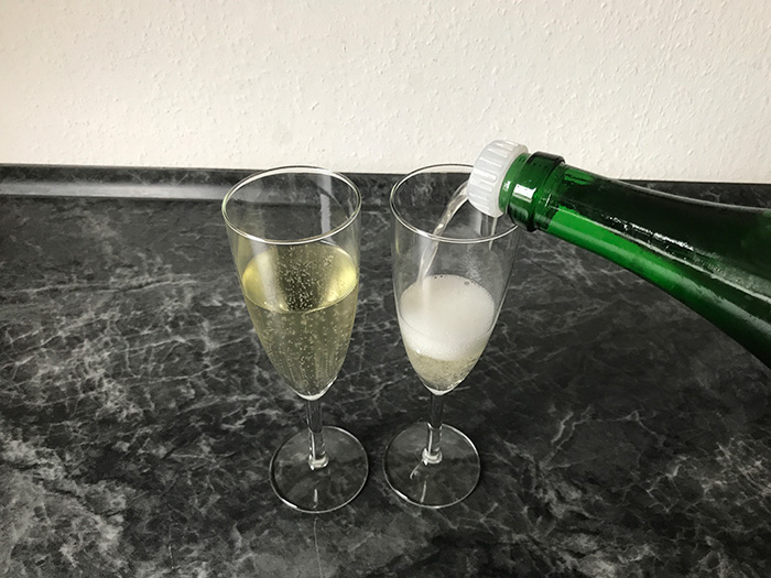 Sektkorken Eingießhilfe