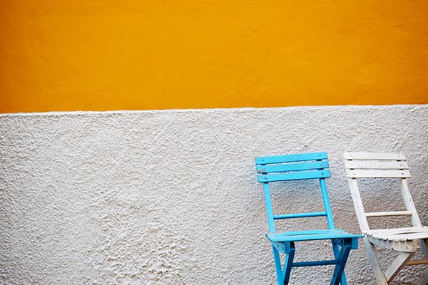 Terrasse gestalten – farbige Akzente setzen
