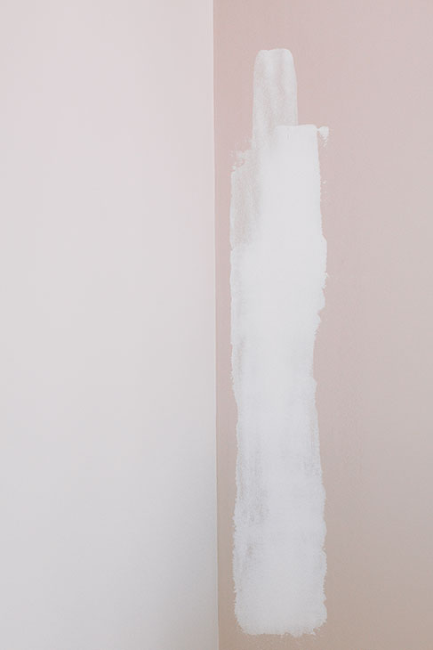 Wandfarbe selber mischen: Farbton an der Wand testen