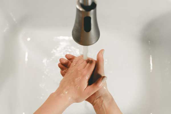 Wasserhahn reparieren: Wasserhahn funktioniert einwandfrei zum Händewaschen
