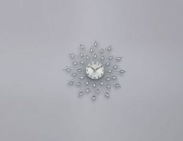 Wanduhr Strahlenform