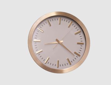 Wanduhr gold mit weißem Ziffernblatt