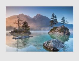 Abb. Bild Felsen im See