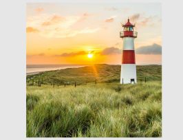 Abb. Bild Leuchtturm im Sonnenuntergang