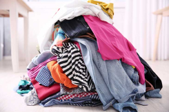 Kleideraufbewahrung – 5 Tipps zum Aufbewahren der Sommerkleidung
