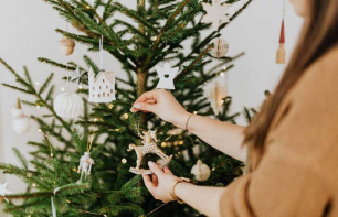 Weihnachtsbaum schmücken: Anleitung, Ideen & Tipps