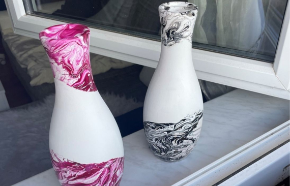 Vasen mit Nagellack marmorieren - Schritt-für-Schritt-Anleitung