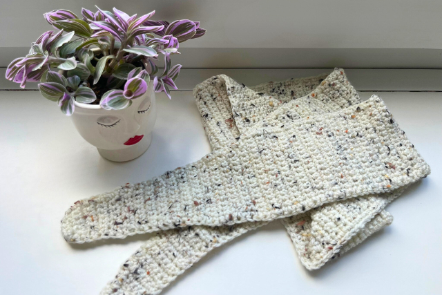 Fertiger Sophie Scarf Bild zeigt den vollständig fertiggestellten Sophie Scarf ausgelegt
