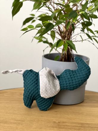 Elefant Kuscheltier fertig genäht und bereit zum Schmusen