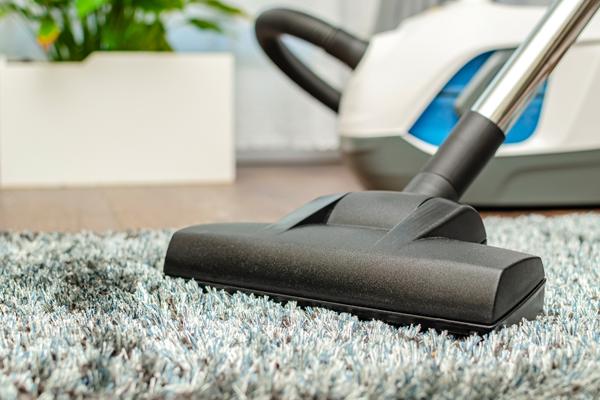 Teppich reinigen: Einfach & schnell zum sauberen Teppich